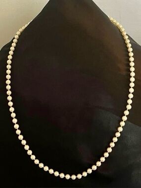 Vintage White Pearl Necklace - Timeless Strand